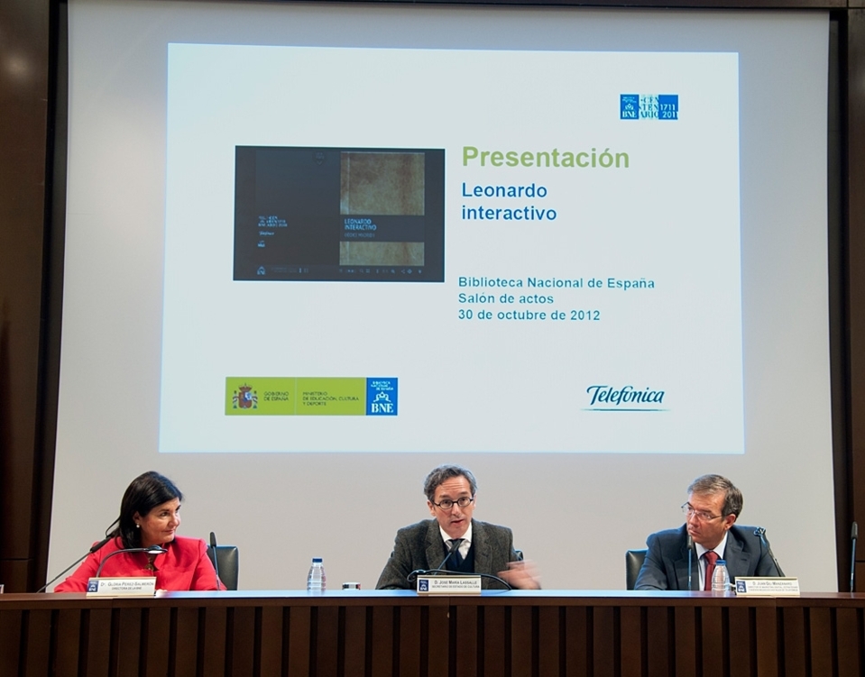 En el centro, José María Lassalle, Secretario de Estado de Cultura; a su izquierda Glòria Pérez-Salmerón, Directora de la Biblioteca Nacional de España y Juan Gili Manzanaro, Director de Marketing Digital, Estrategia y Nuevos Negocios Digitales de Telefónica. En el centro, José María Lassalle, Secretario de Estado de Cultura; a su izquierda Glòria Pérez-Salmerón, Directora de la Biblioteca Nacional de España y Juan Gili Manzanaro, Director de Marketing Digital, Estrategia y Nuevos Negocios Digitales de Telefónica.
