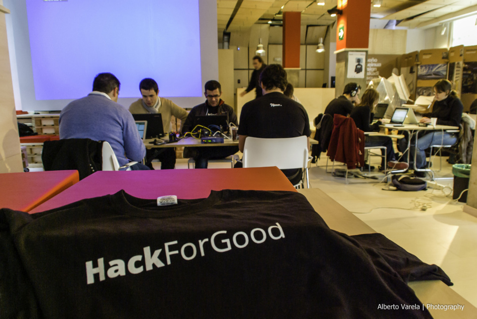 HackForGood reúne a más de 400 hackers sociales en seis ciudades españolas HackForGood reúne a más de 400 hackers sociales en seis ciudades españolas